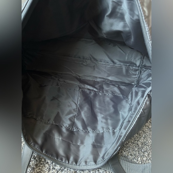 Extra Large Spacious Quilted Fabric Dark Silver Travel Bag w/shoulder strap - Picture 6 of 9